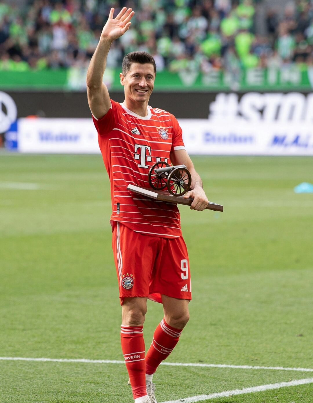 爱游戏-莱万多夫斯基新星大胜表现惊艳，DWG未来可期！的简单介绍